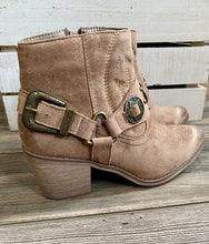 Wilde Western Bootie {Taupe}