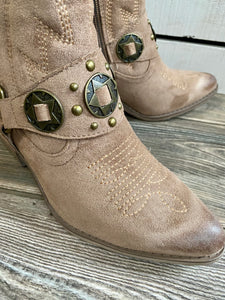 Wilde Western Bootie {Taupe}