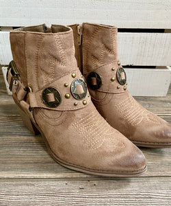 Wilde Western Bootie {Taupe}