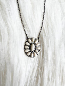 Dainty Salado Necklace {White}